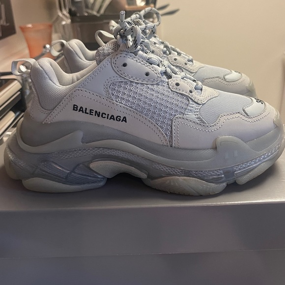 AUTHENTIC BALENCIAGA SNEAKERS!(ORIGINAL SALE RECEIPT SHOWN) - Picture 2 of 9